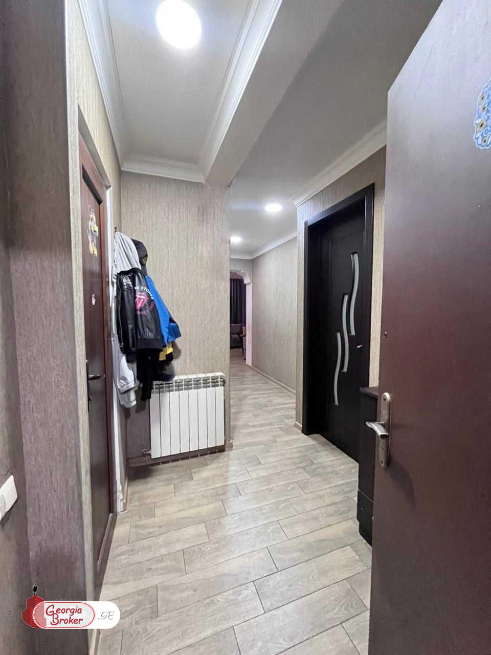 იყიდება ახალი გარემონტებული 4 ოთახიანი ბინა