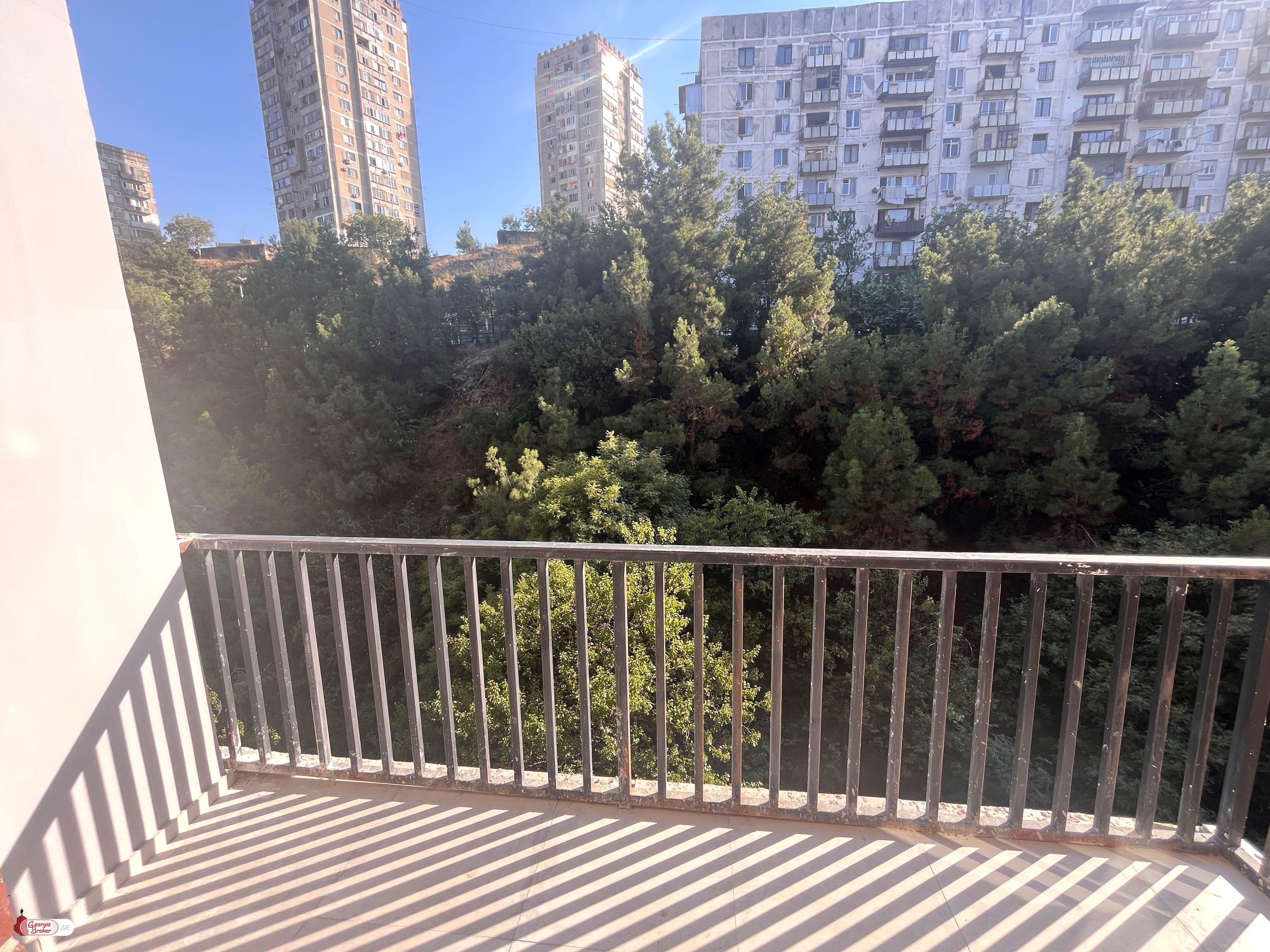 nearly repaired 2-room apartment for sale