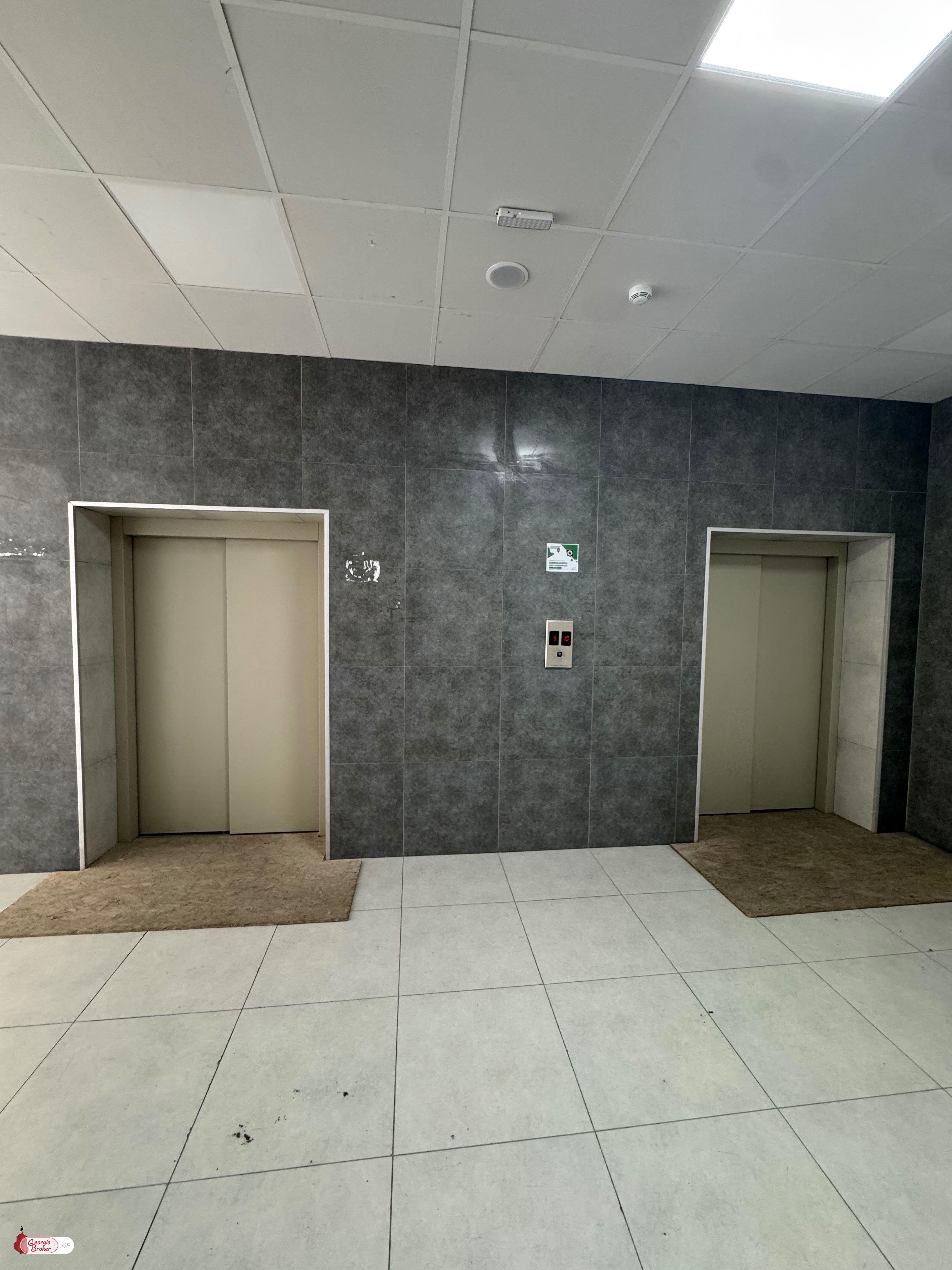 იყიდება ახალი გარემონტებული 2 ოთახიანი ბინა