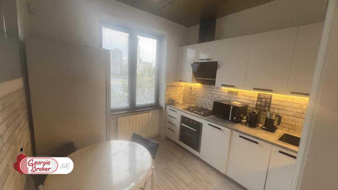 продается квартира с новым ремонтом 3-комнаты