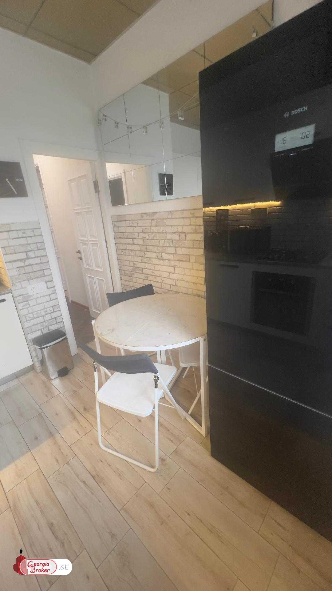 продается квартира с новым ремонтом 3-комнаты