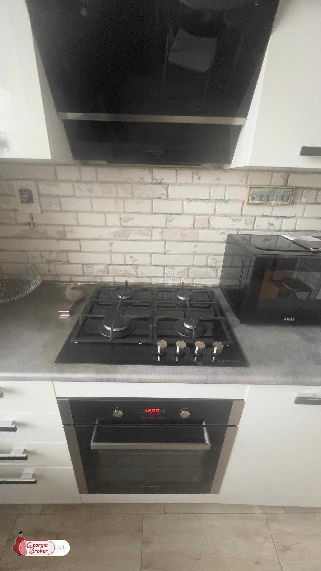 продается квартира с новым ремонтом 3-комнаты