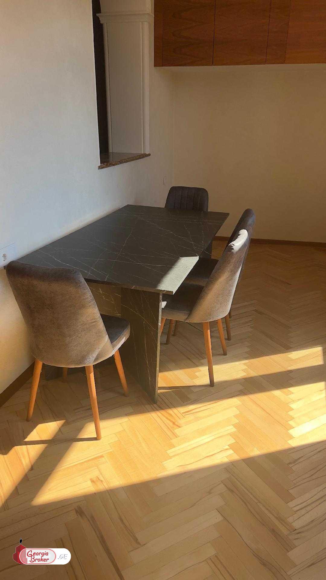 продается квартира с новым ремонтом 3-комнаты