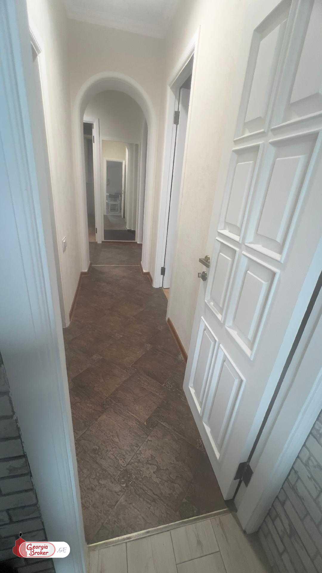 продается квартира с новым ремонтом 3-комнаты