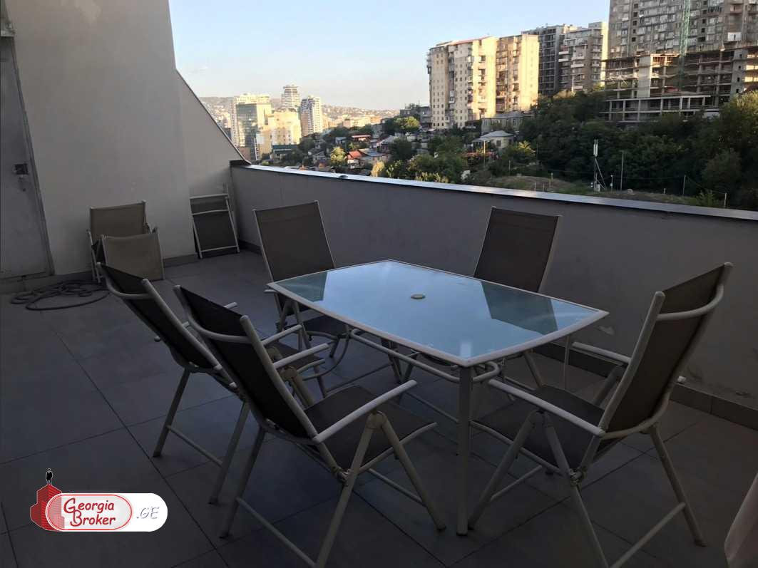 продается квартира с новым ремонтом 5-комнат