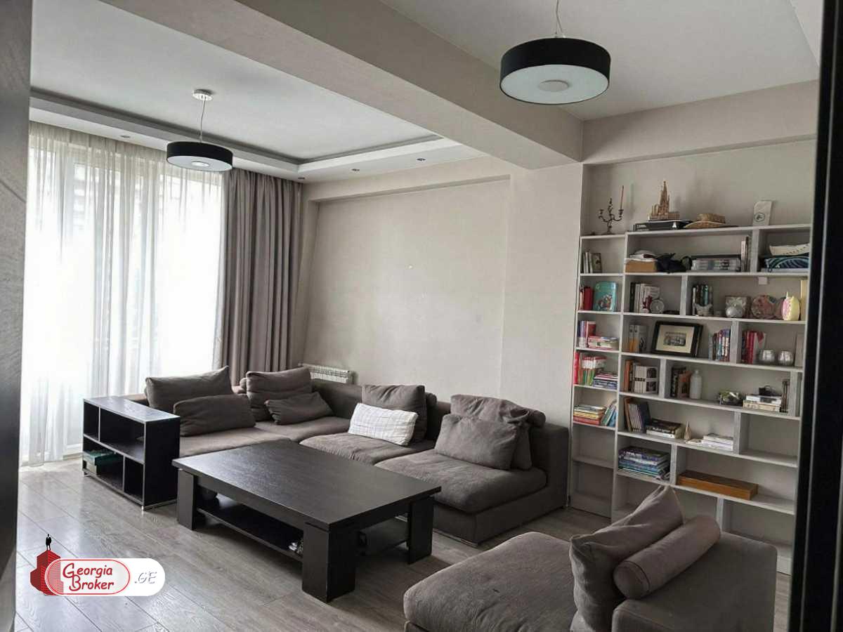 продается квартира с новым ремонтом 5-комнат