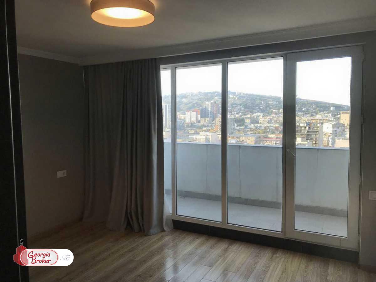 продается квартира с новым ремонтом 5-комнат