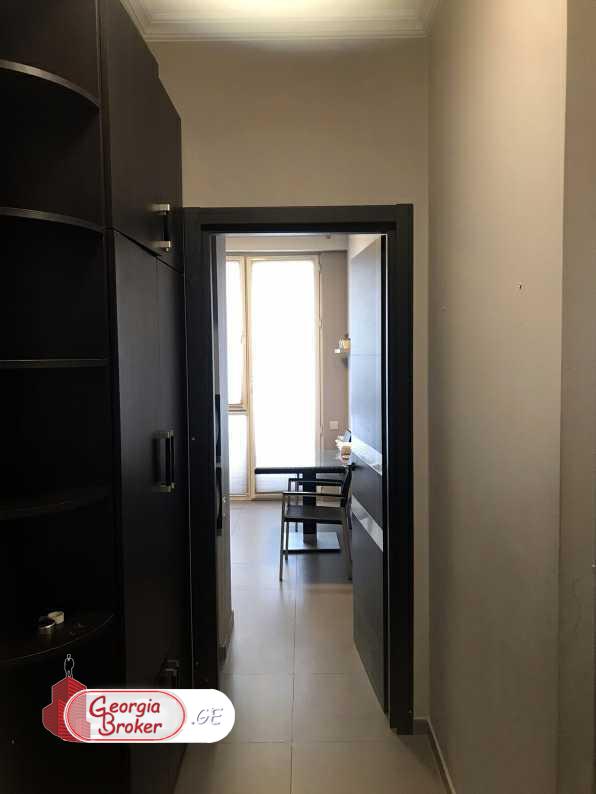 продается квартира с новым ремонтом 5-комнат