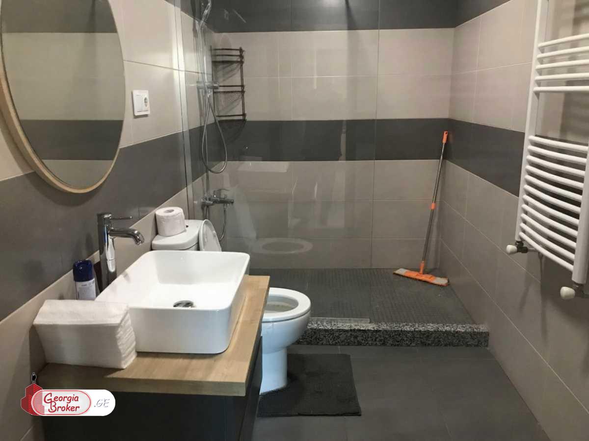 продается квартира с новым ремонтом 5-комнат