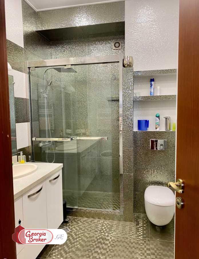 იყიდება ახალი გარემონტებული 4 ოთახიანი ბინა