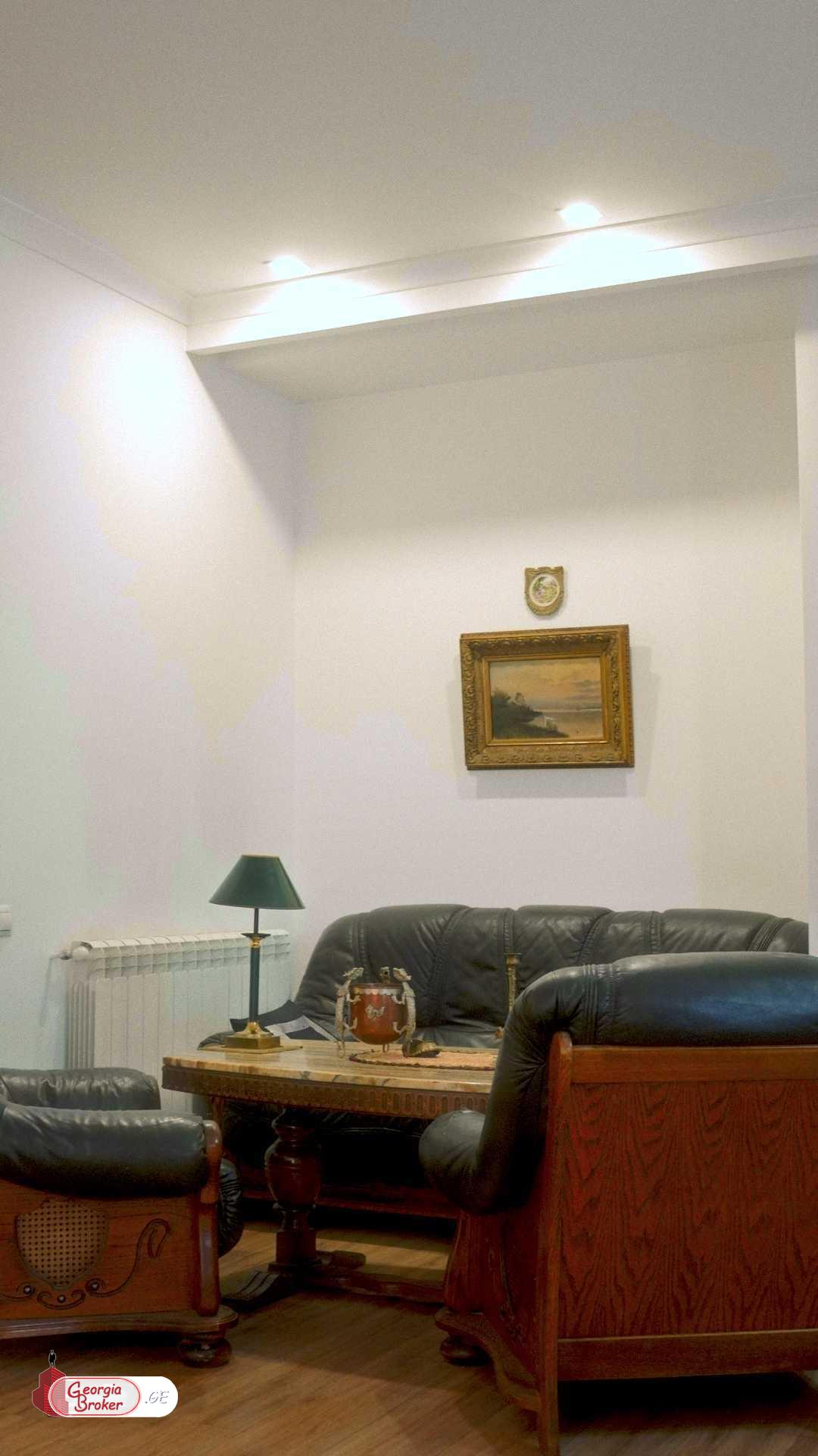 продается квартира с новым ремонтом 5-комнат