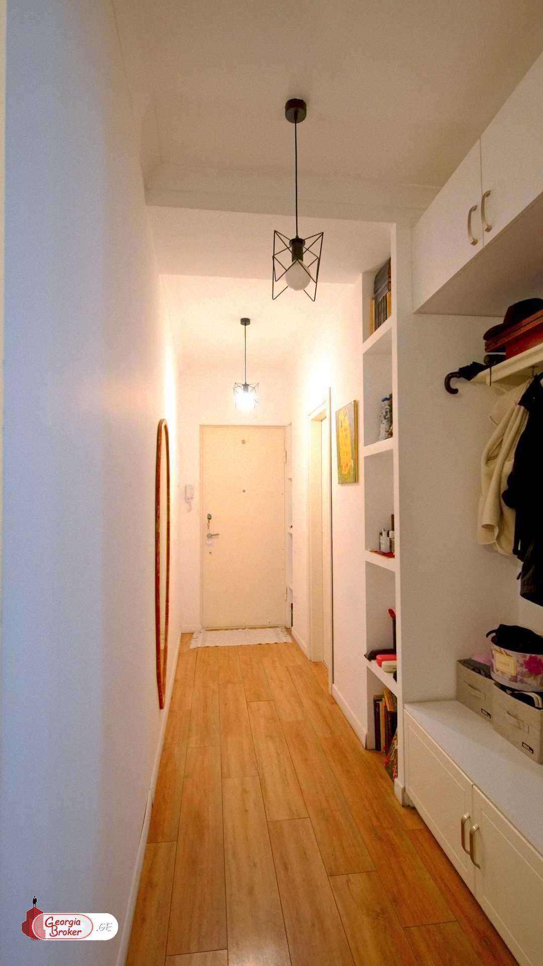 продается квартира с новым ремонтом 5-комнат