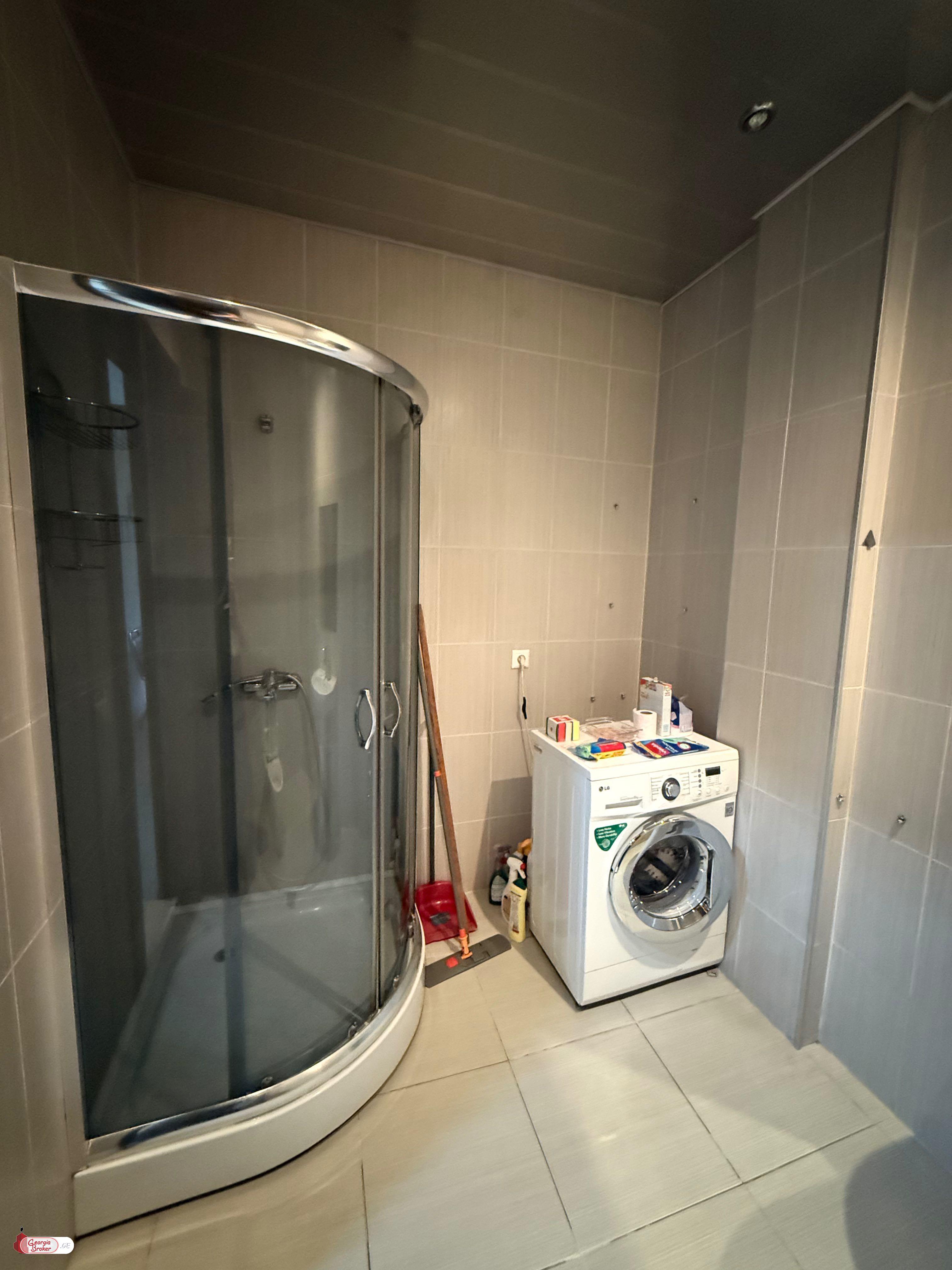 იყიდება ახალი გარემონტებული 4 ოთახიანი ბინა