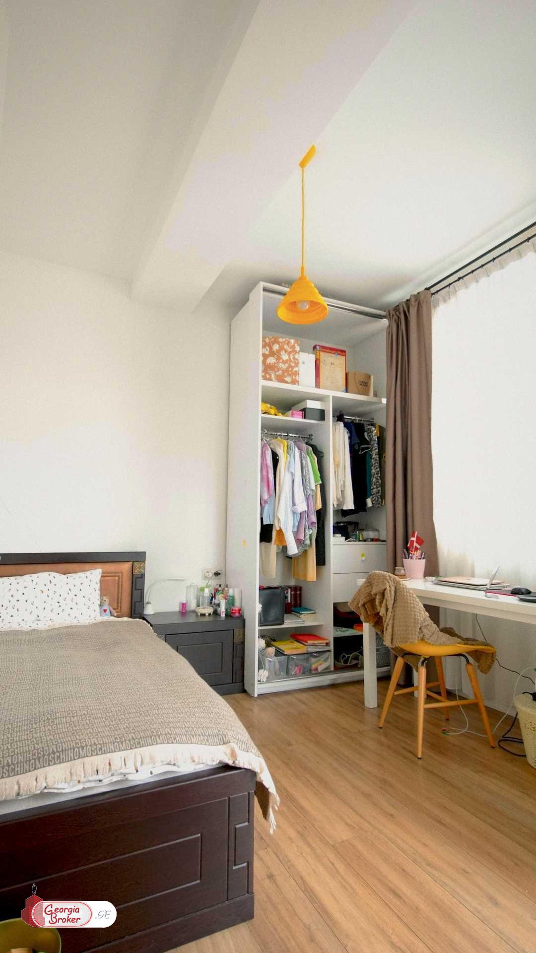 продается квартира с новым ремонтом 5-комнат