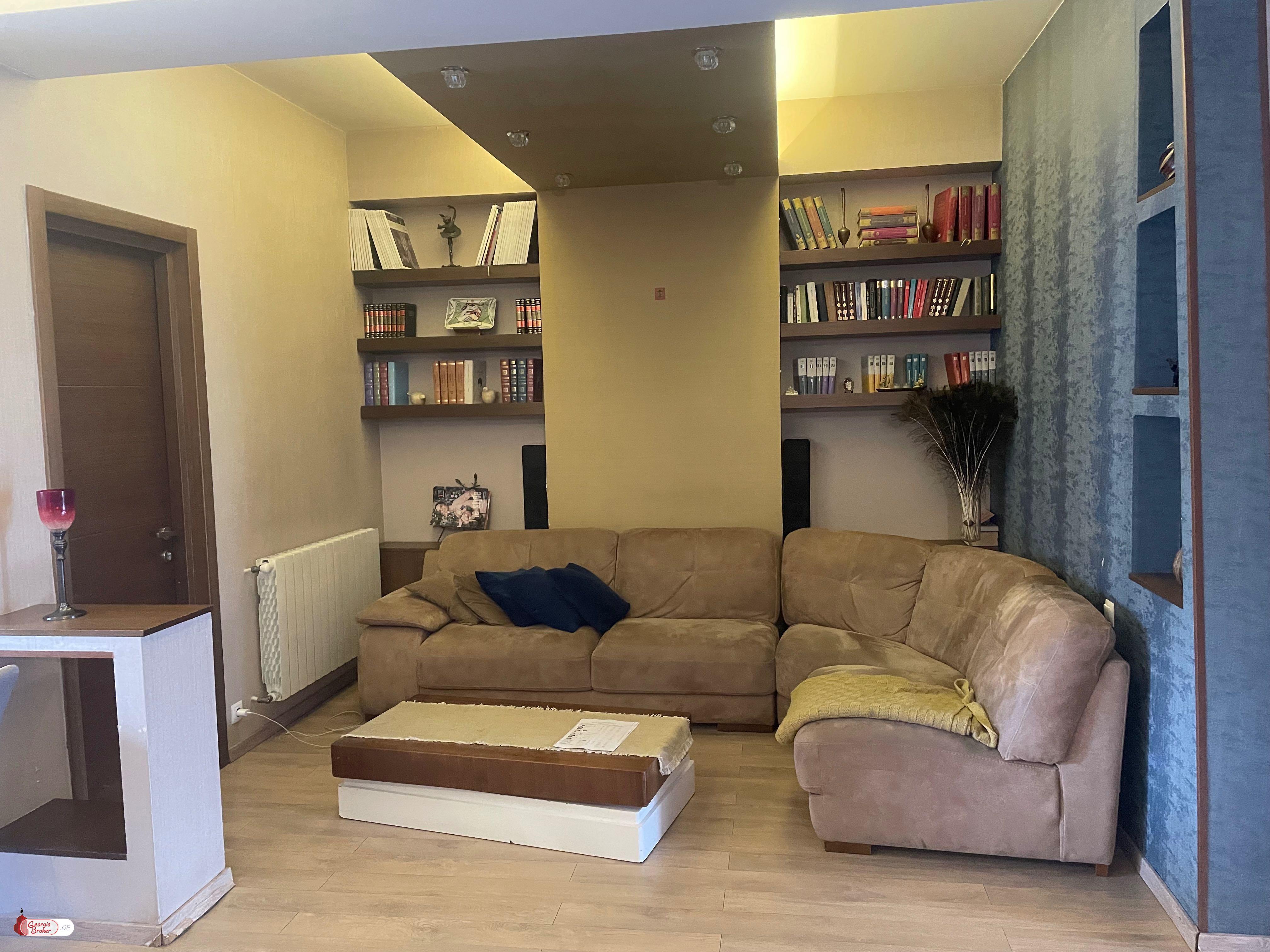 продается квартира с новым ремонтом 4-комнаты