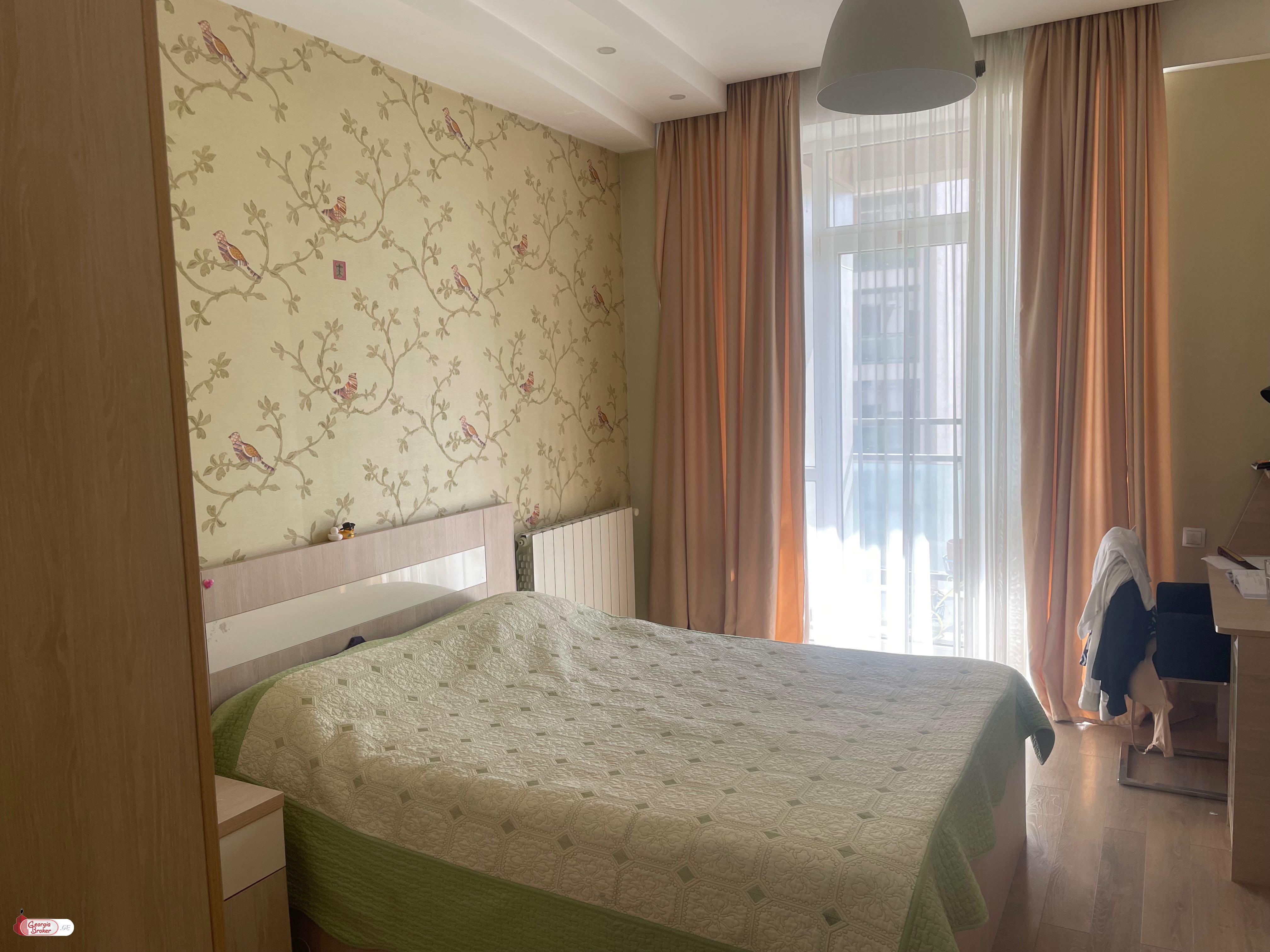 продается квартира с новым ремонтом 4-комнаты