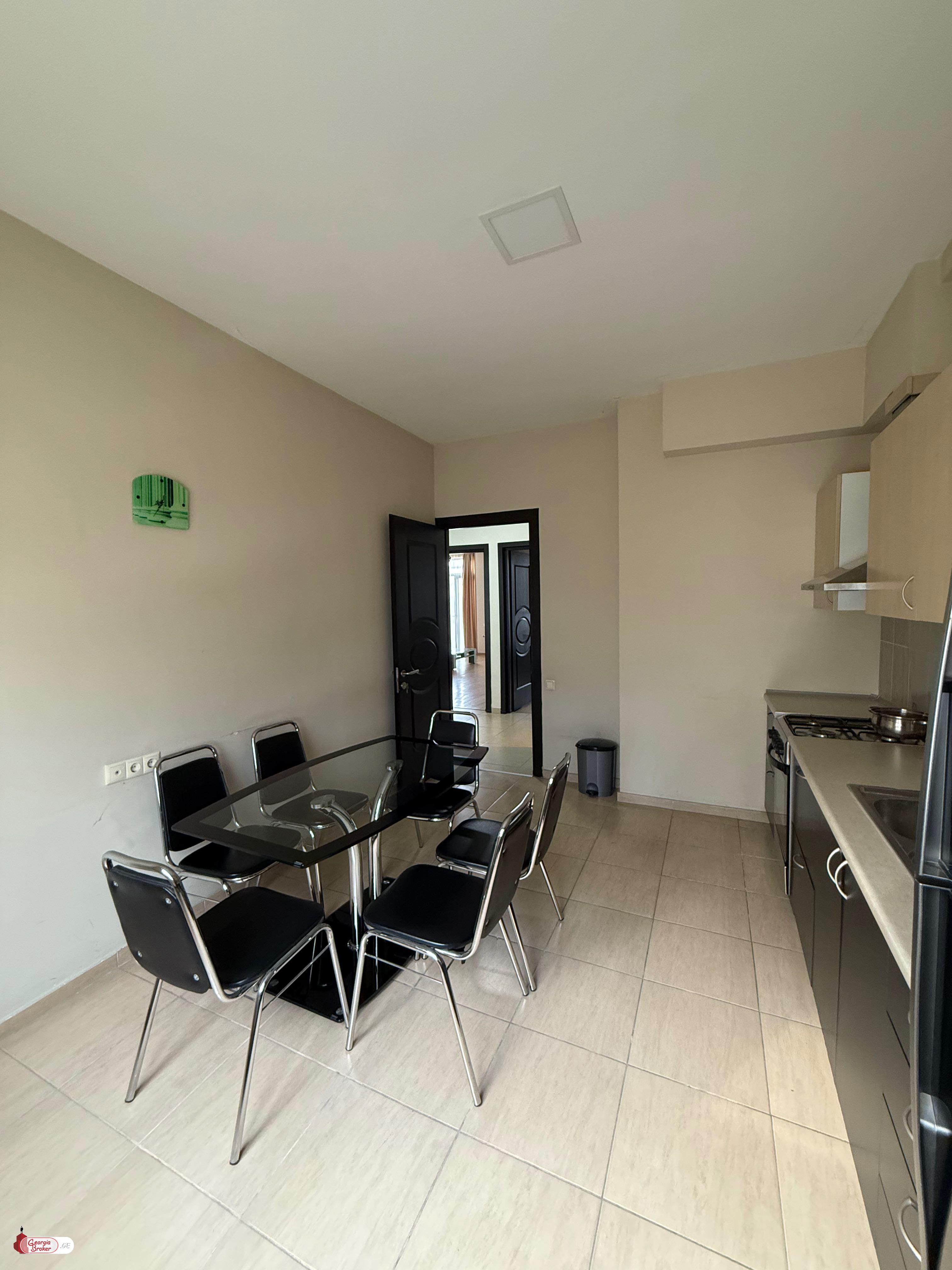 იყიდება ახალი გარემონტებული 4 ოთახიანი ბინა