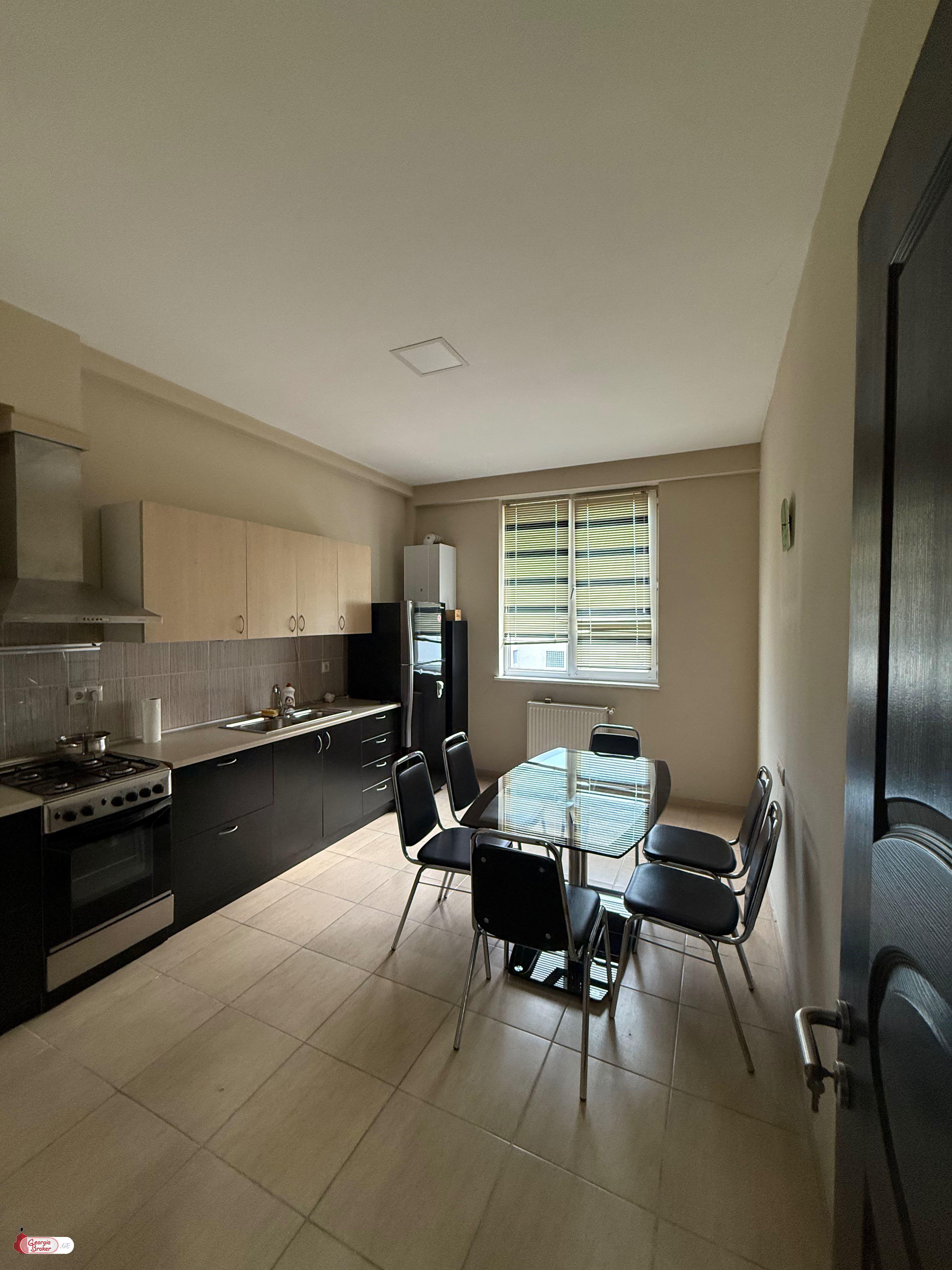 იყიდება ახალი გარემონტებული 4 ოთახიანი ბინა