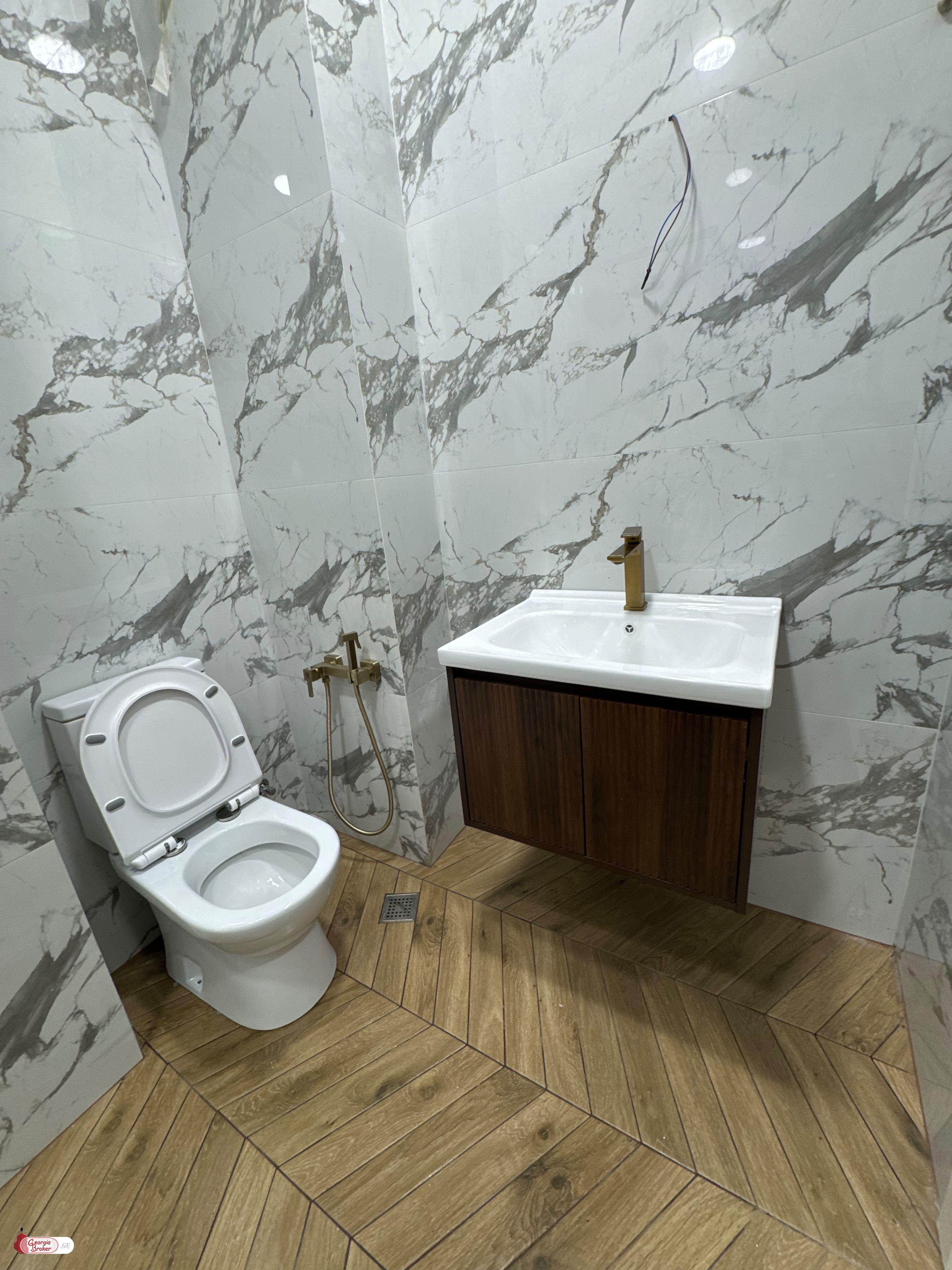 იყიდება ახალი გარემონტებული 2 ოთახიანი ბინა