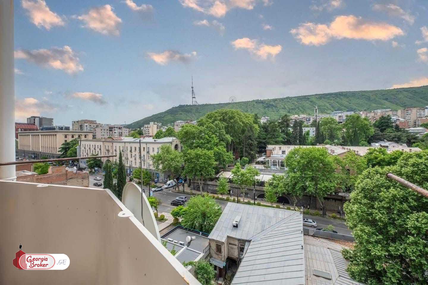 nearly repaired 5-room apartment for sale