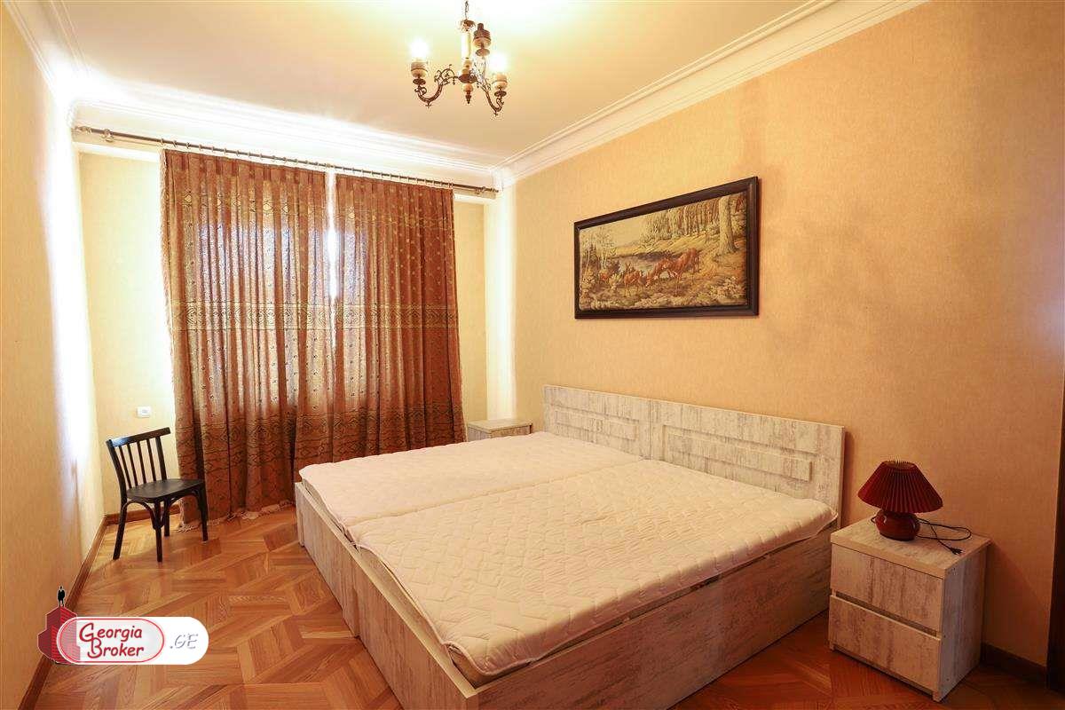 продается квартира с новым ремонтом 6-комнат