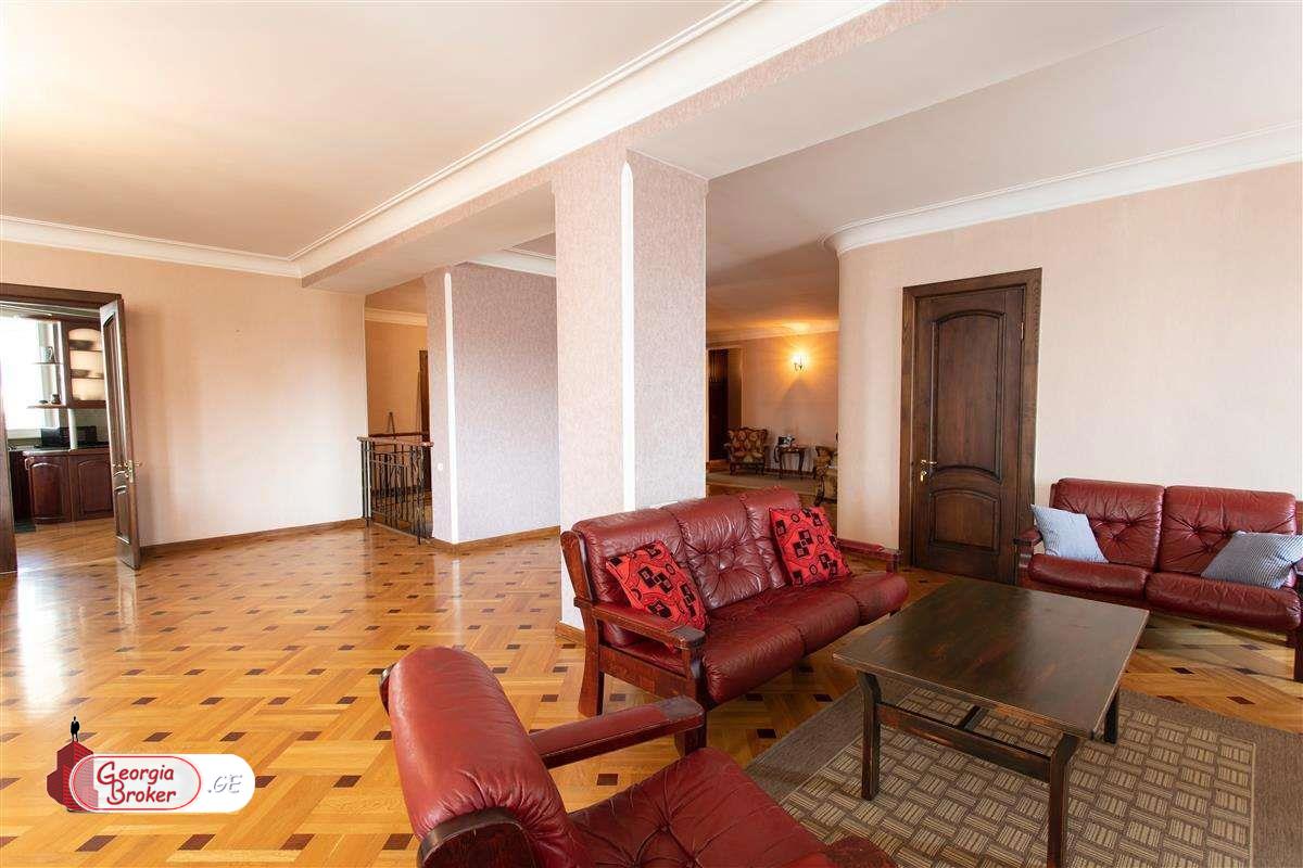 продается квартира с новым ремонтом 6-комнат