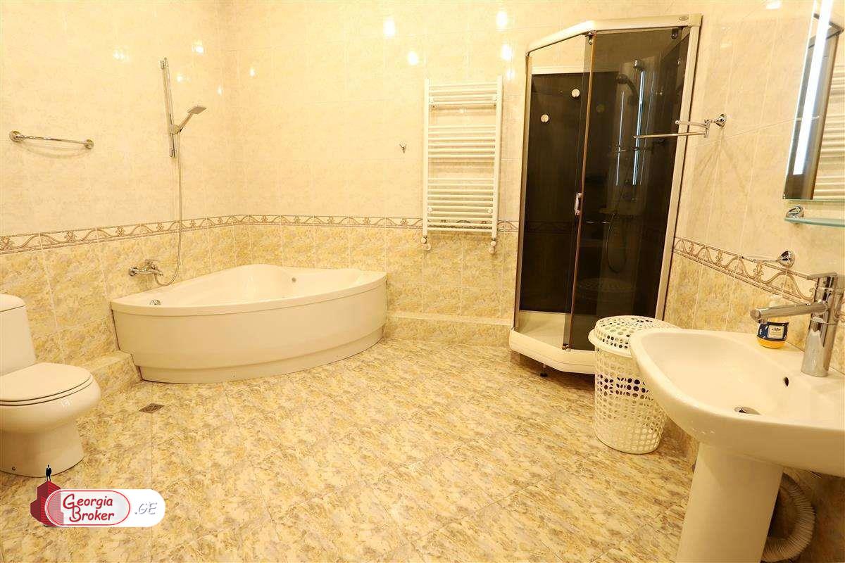 продается квартира с новым ремонтом 6-комнат