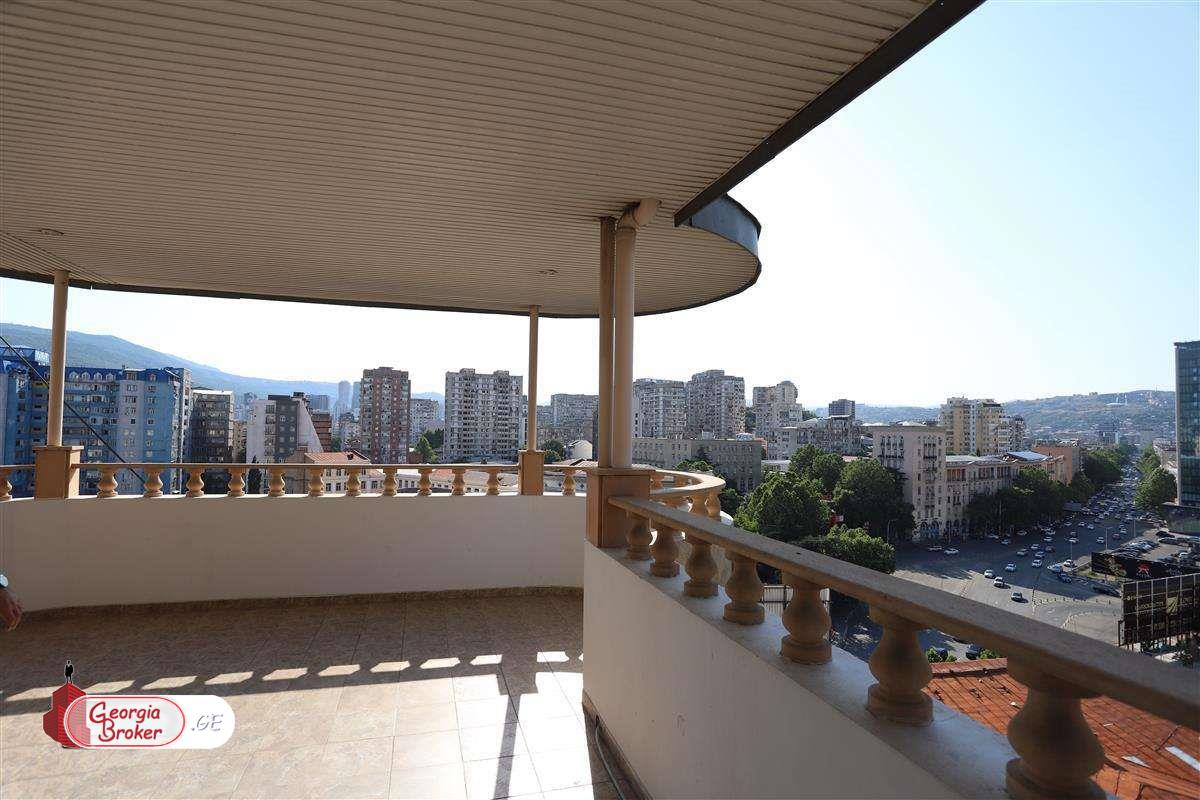 продается квартира с новым ремонтом 6-комнат