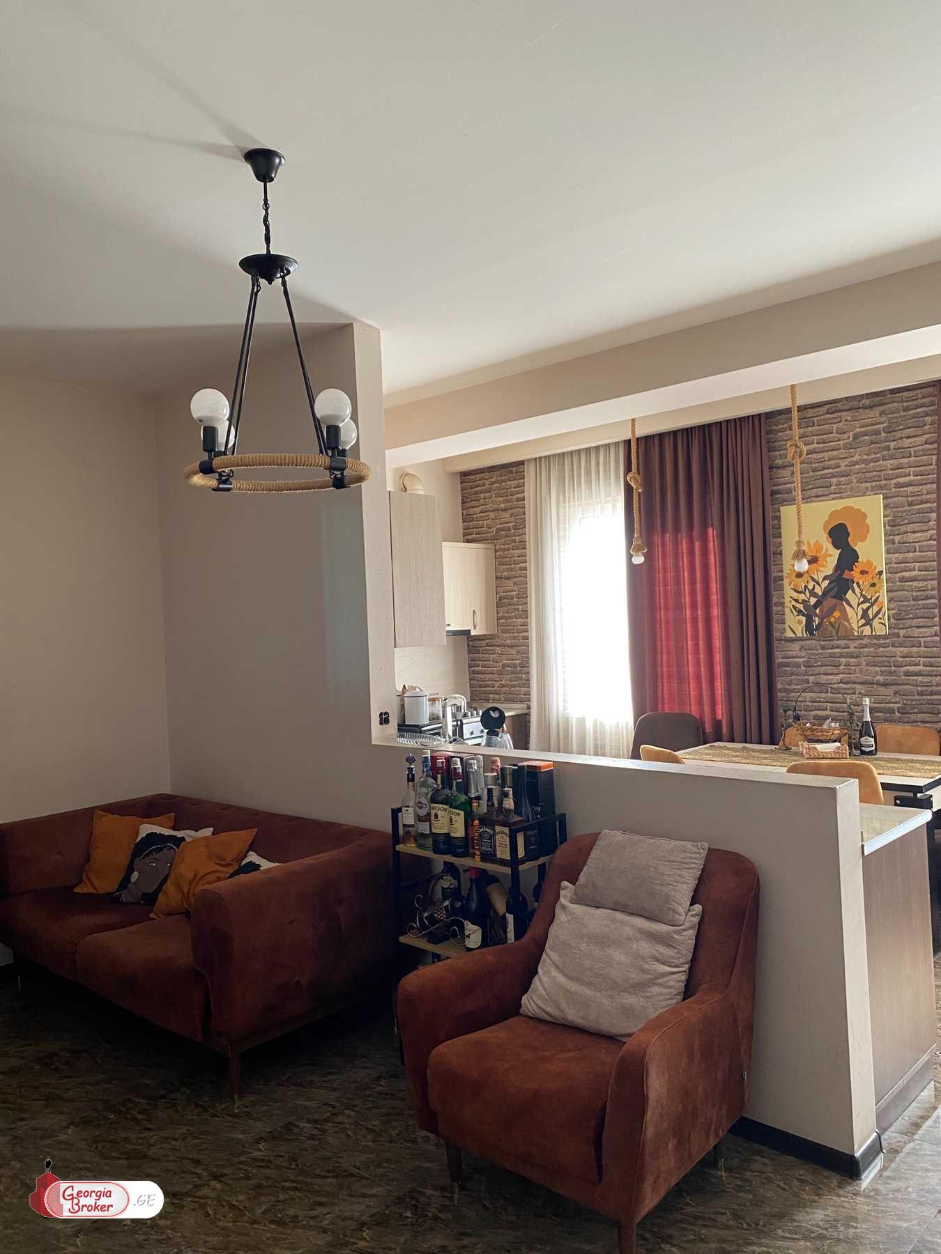 продается квартира с новым ремонтом 4-комнаты