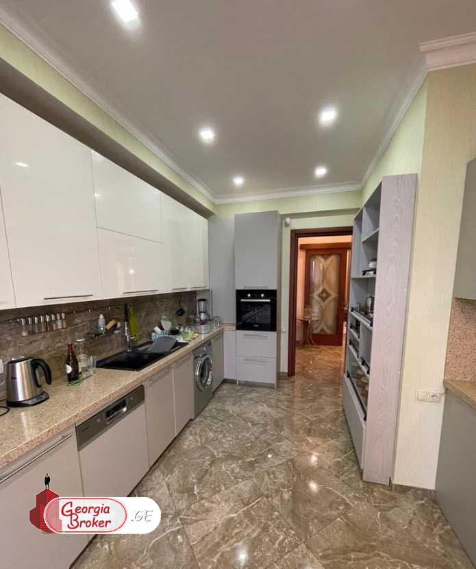 იყიდება ახალი გარემონტებული 4 ოთახიანი ბინა