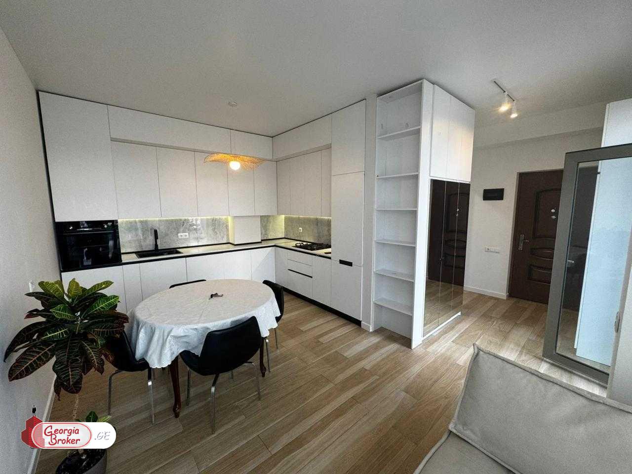 იყიდება ახალი გარემონტებული 2 ოთახიანი ბინა