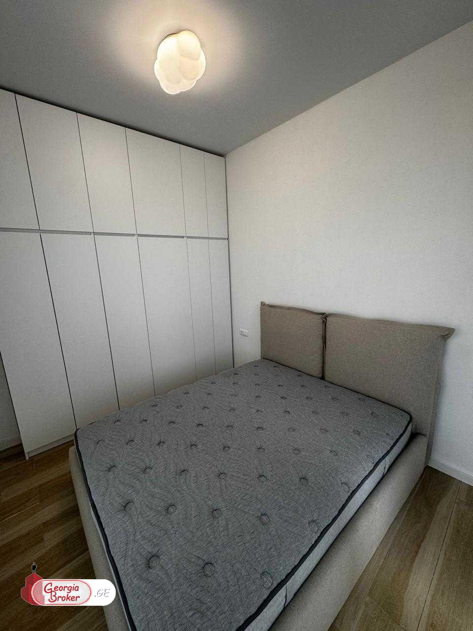 იყიდება ახალი გარემონტებული 2 ოთახიანი ბინა