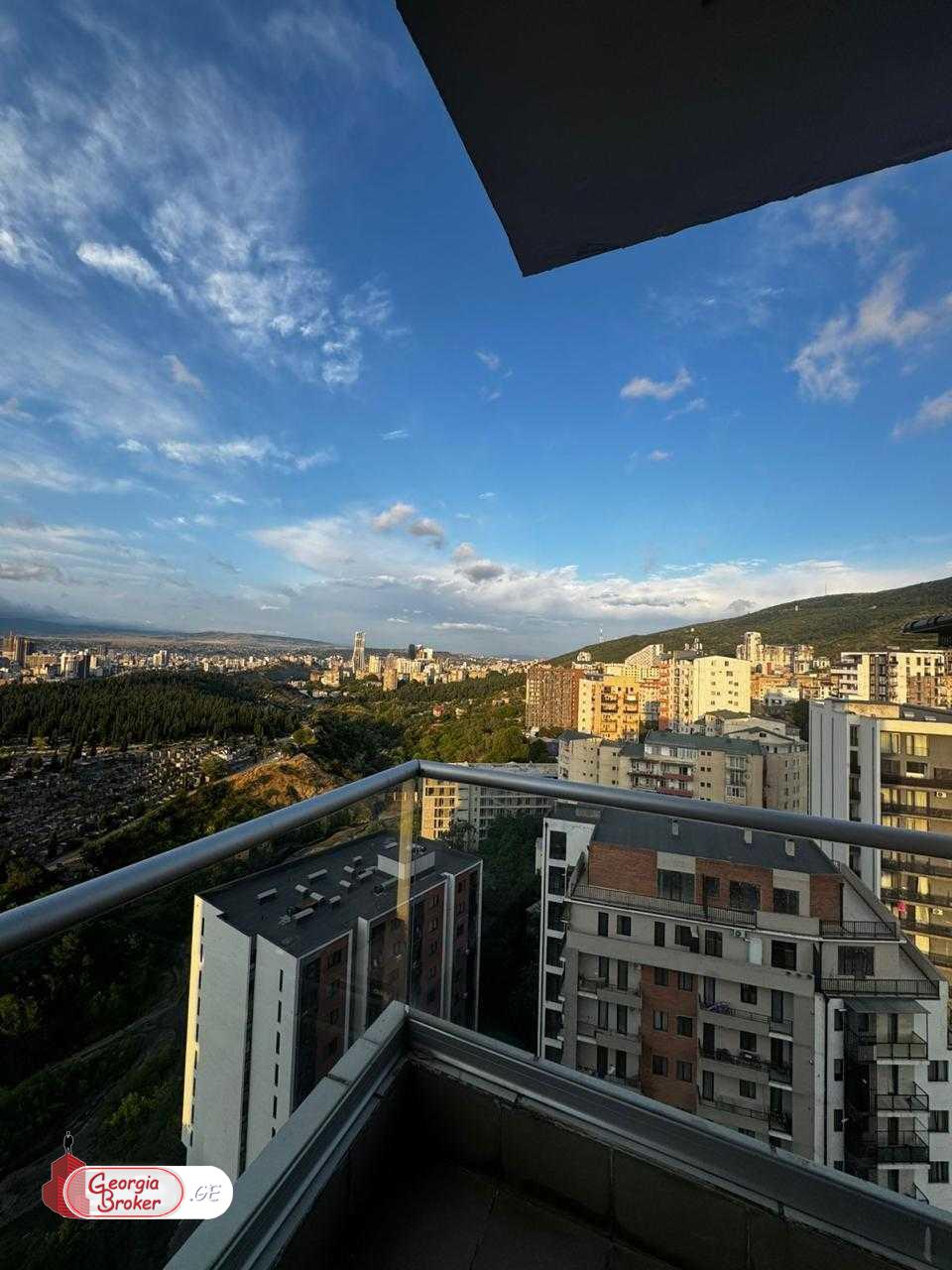 იყიდება ახალი გარემონტებული 2 ოთახიანი ბინა