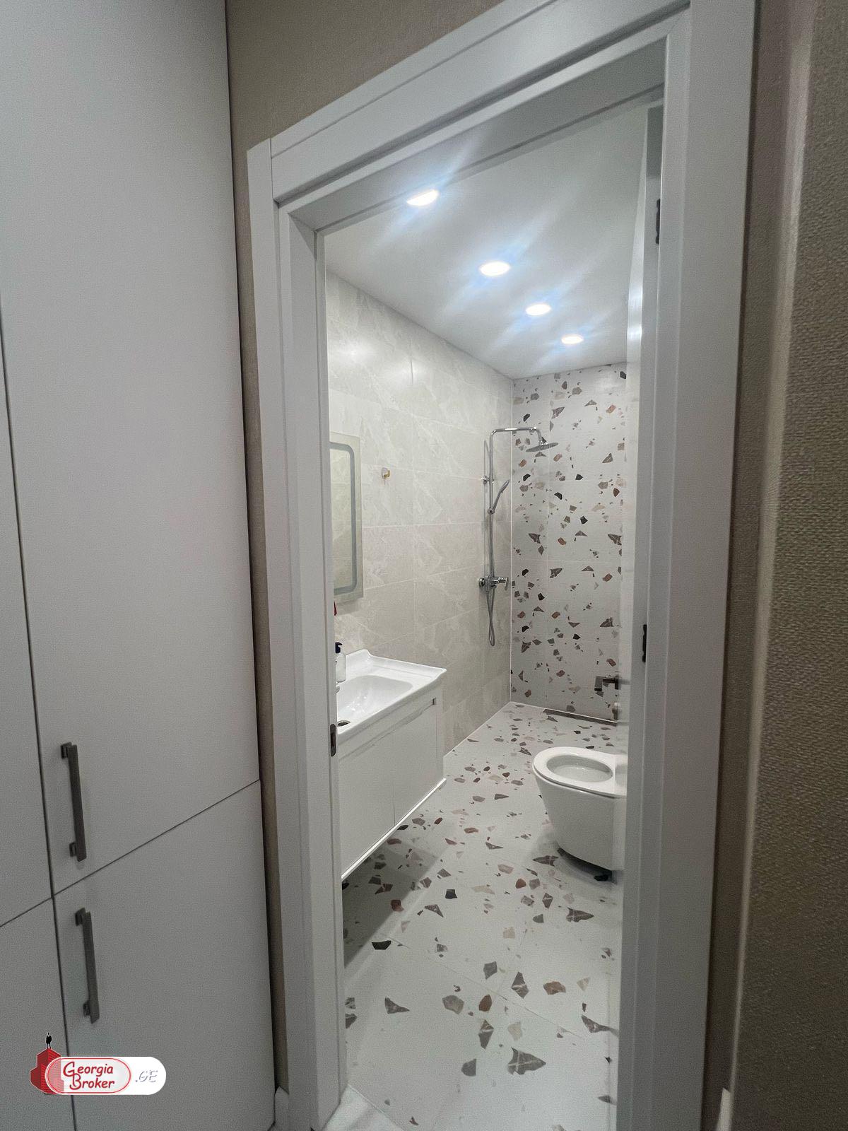 იყიდება ახალი გარემონტებული 4 ოთახიანი ბინა