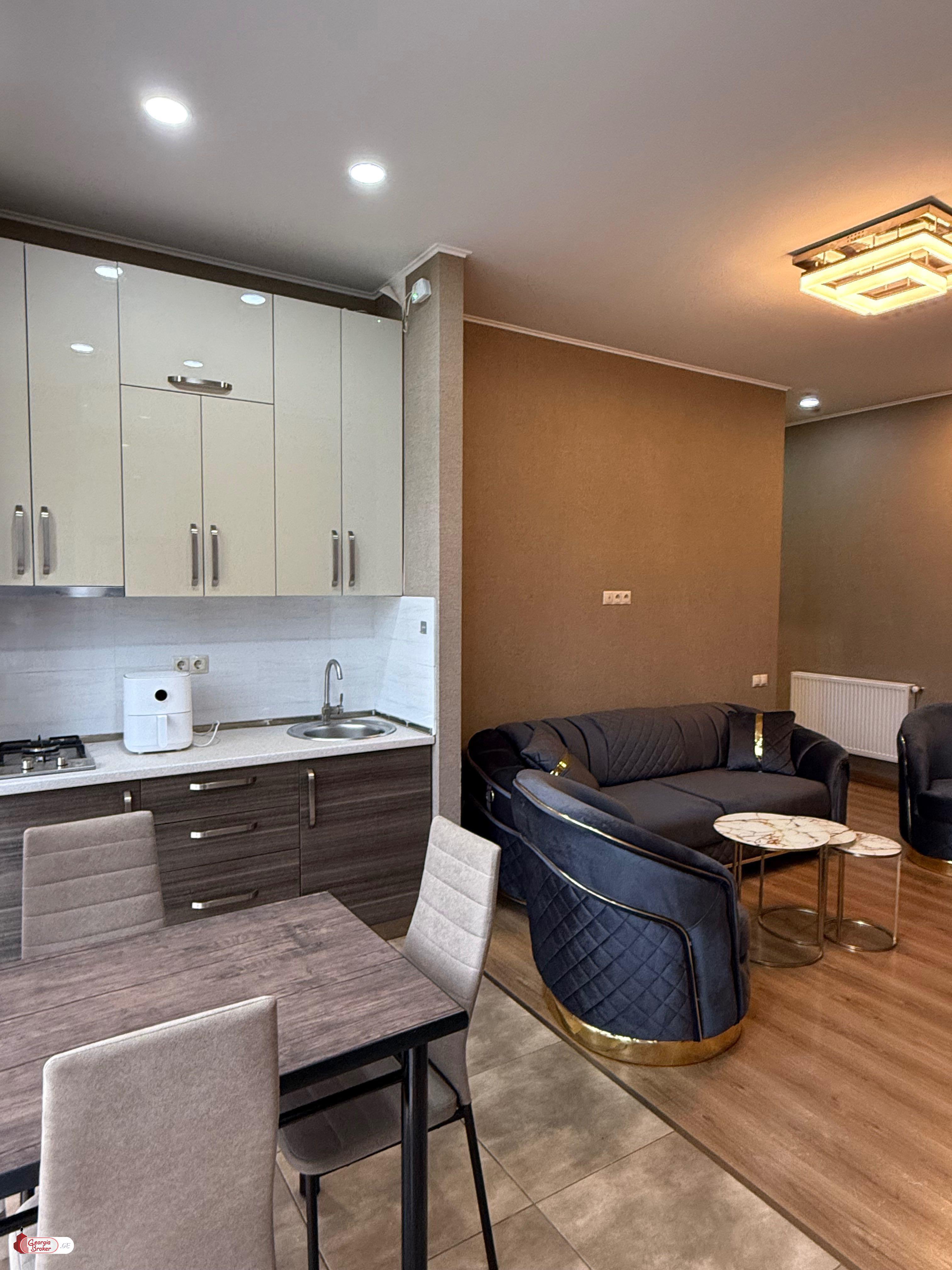 продается квартира с новым ремонтом 3-комнаты