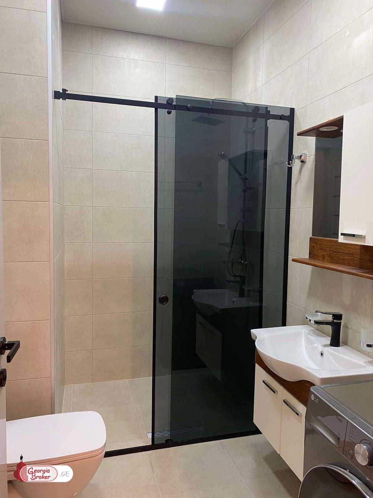 იყიდება ახალი გარემონტებული 3 ოთახიანი ბინა