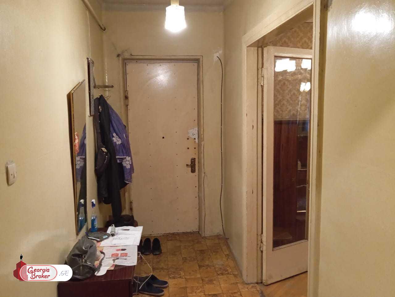 იყიდება ახალი გარემონტებული 6 ოთახიანი ბინა