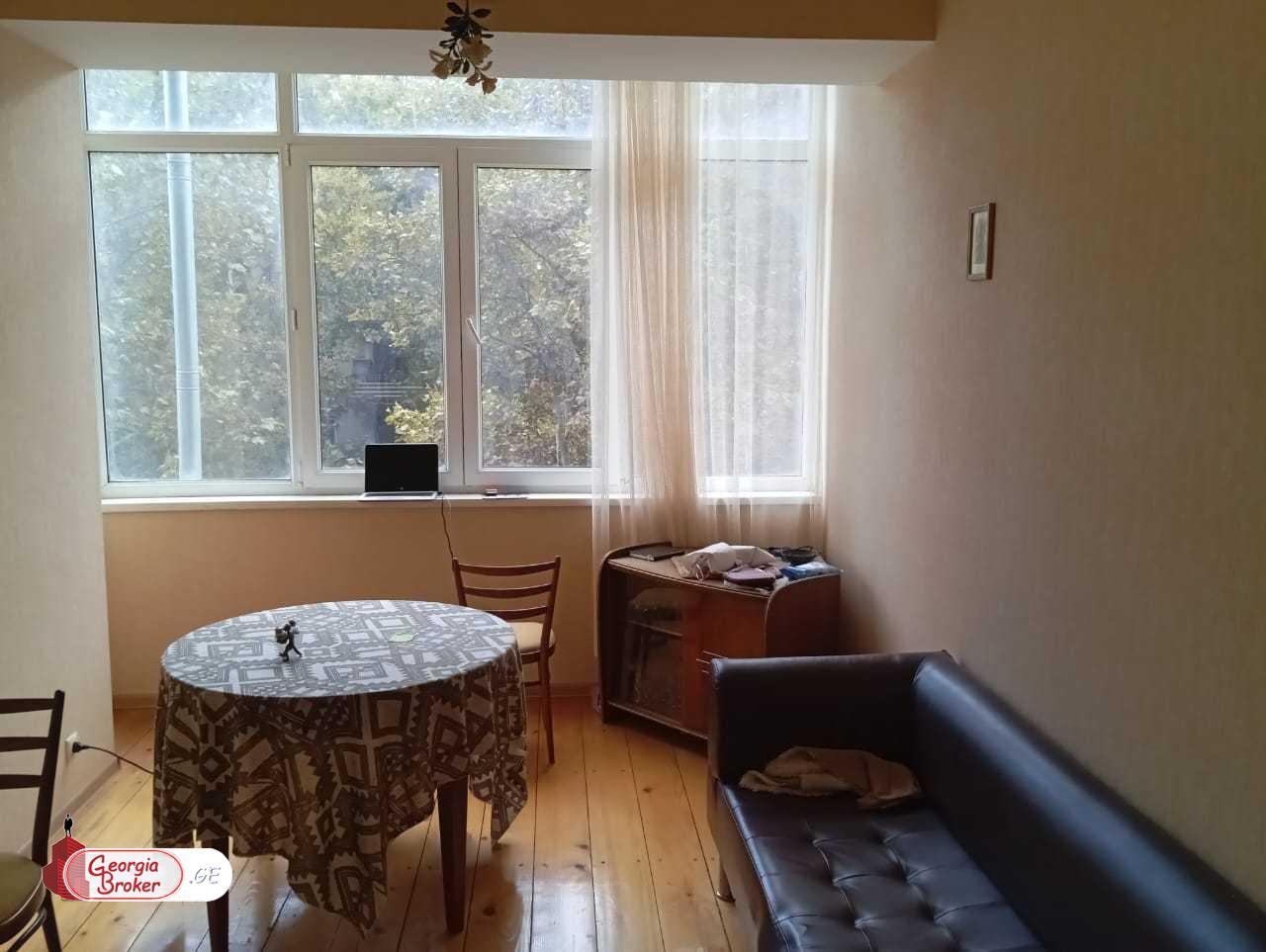 იყიდება ახალი გარემონტებული 6 ოთახიანი ბინა