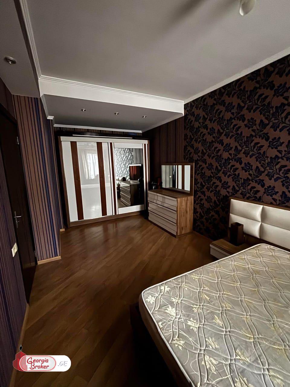 продается квартира с новым ремонтом 3-комнаты