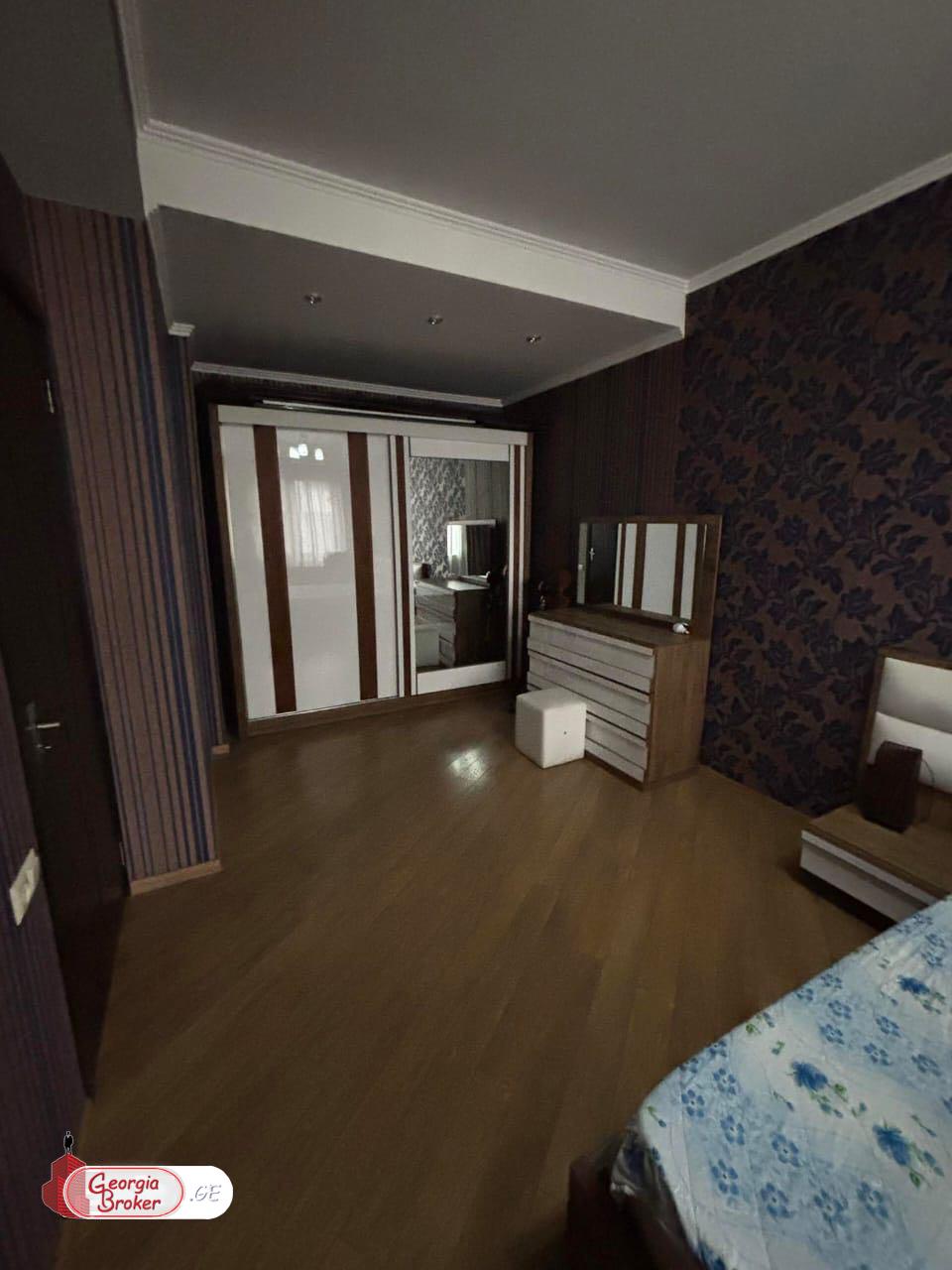 продается квартира с новым ремонтом 3-комнаты