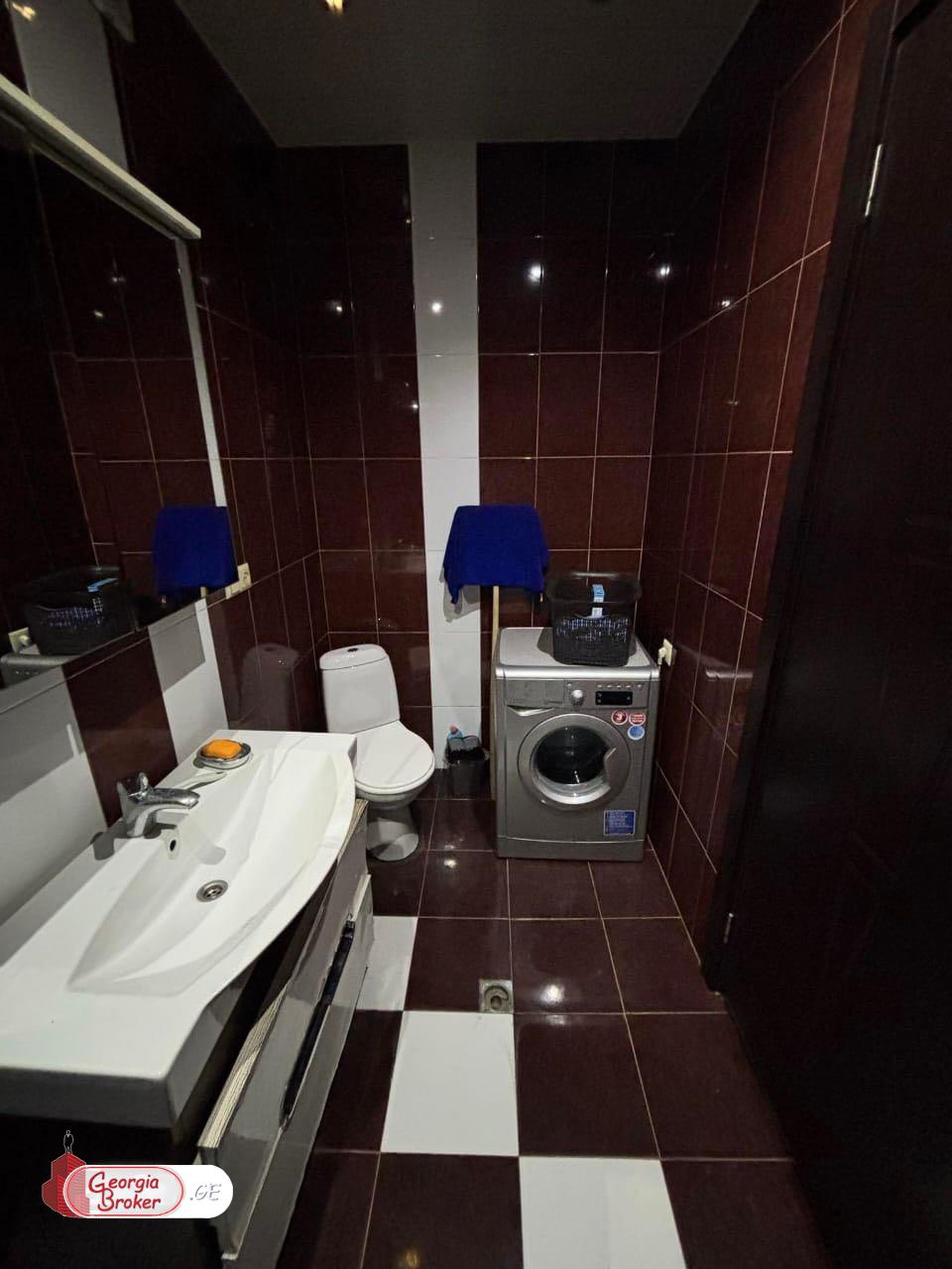 продается квартира с новым ремонтом 3-комнаты