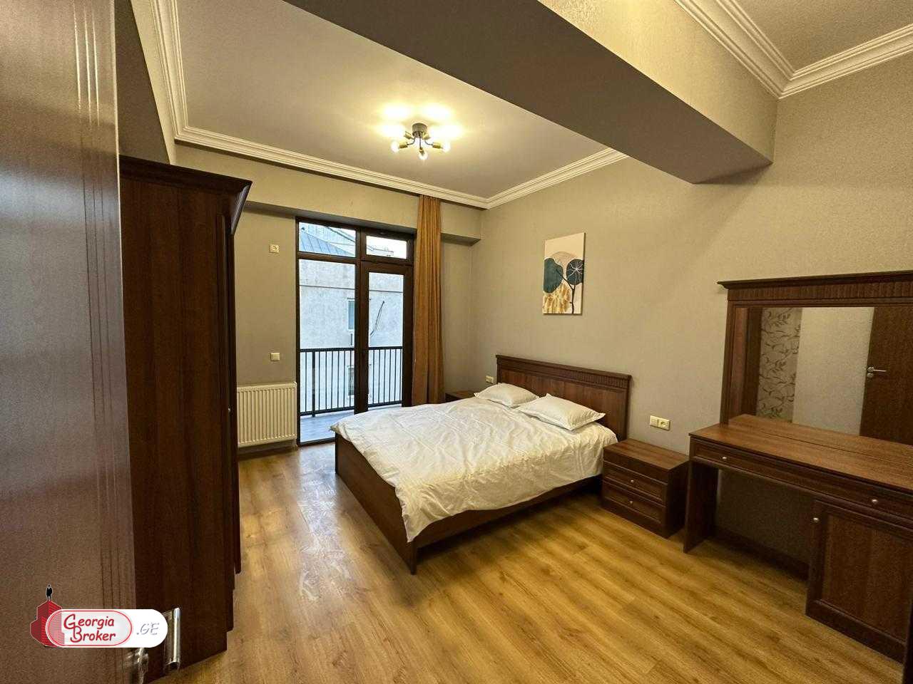 продается квартира с новым ремонтом 3-комнаты