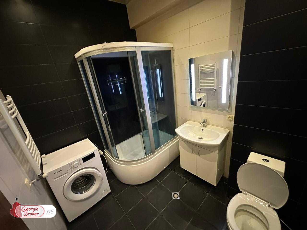 продается квартира с новым ремонтом 3-комнаты