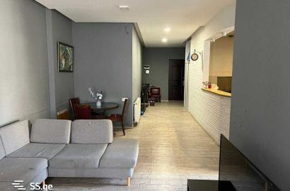 продается квартира с новым ремонтом 4-комнаты