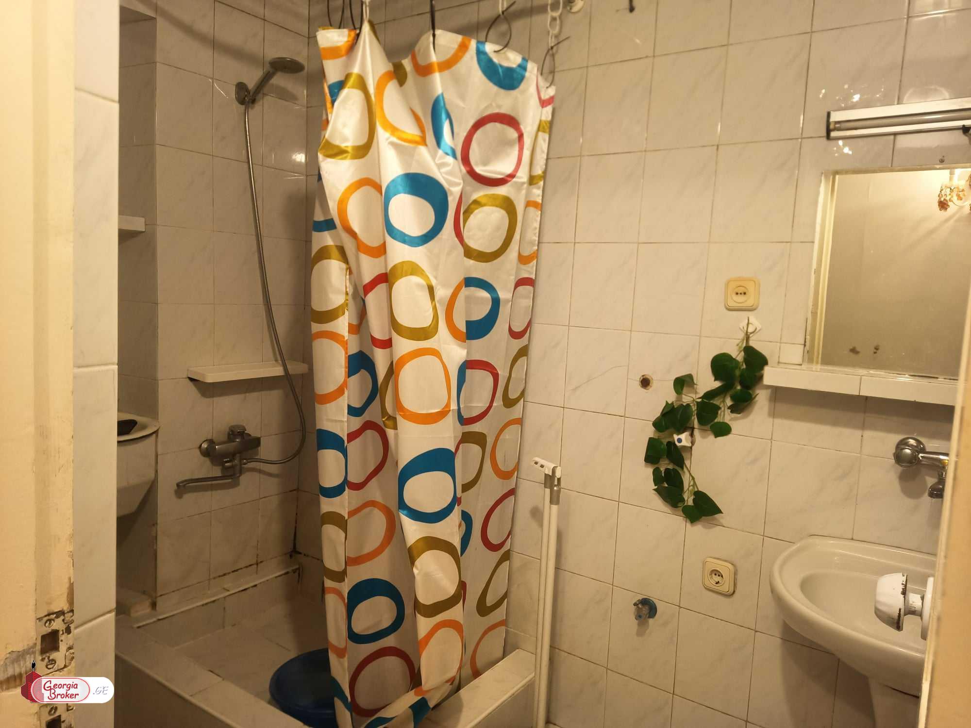 იყიდება ახალი გარემონტებული 3 ოთახიანი ბინა