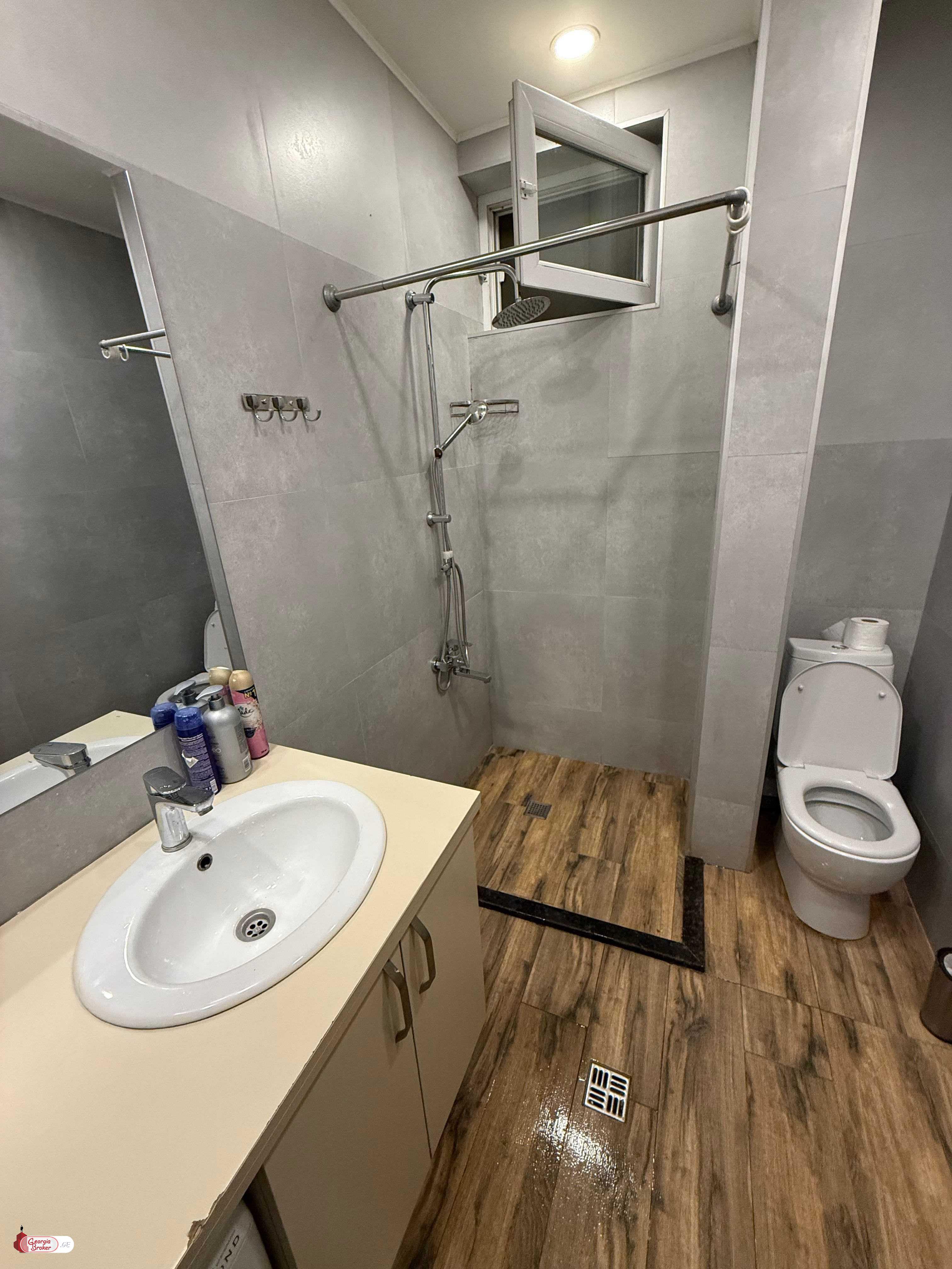 იყიდება ახალი გარემონტებული 3 ოთახიანი ბინა