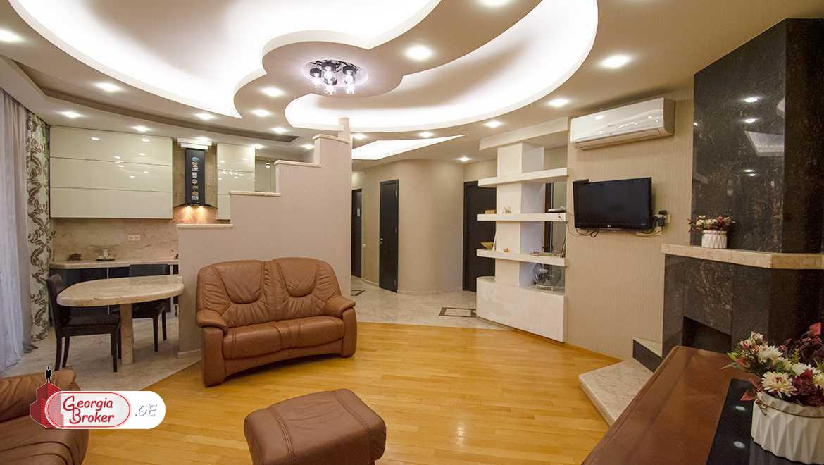 продается квартира с новым ремонтом 4-комнаты