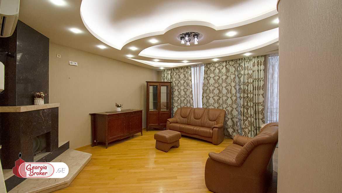 продается квартира с новым ремонтом 4-комнаты