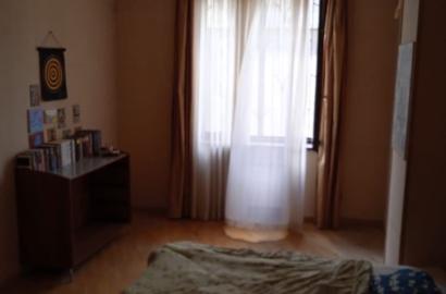 nearly repaired 8-room apartment for sale