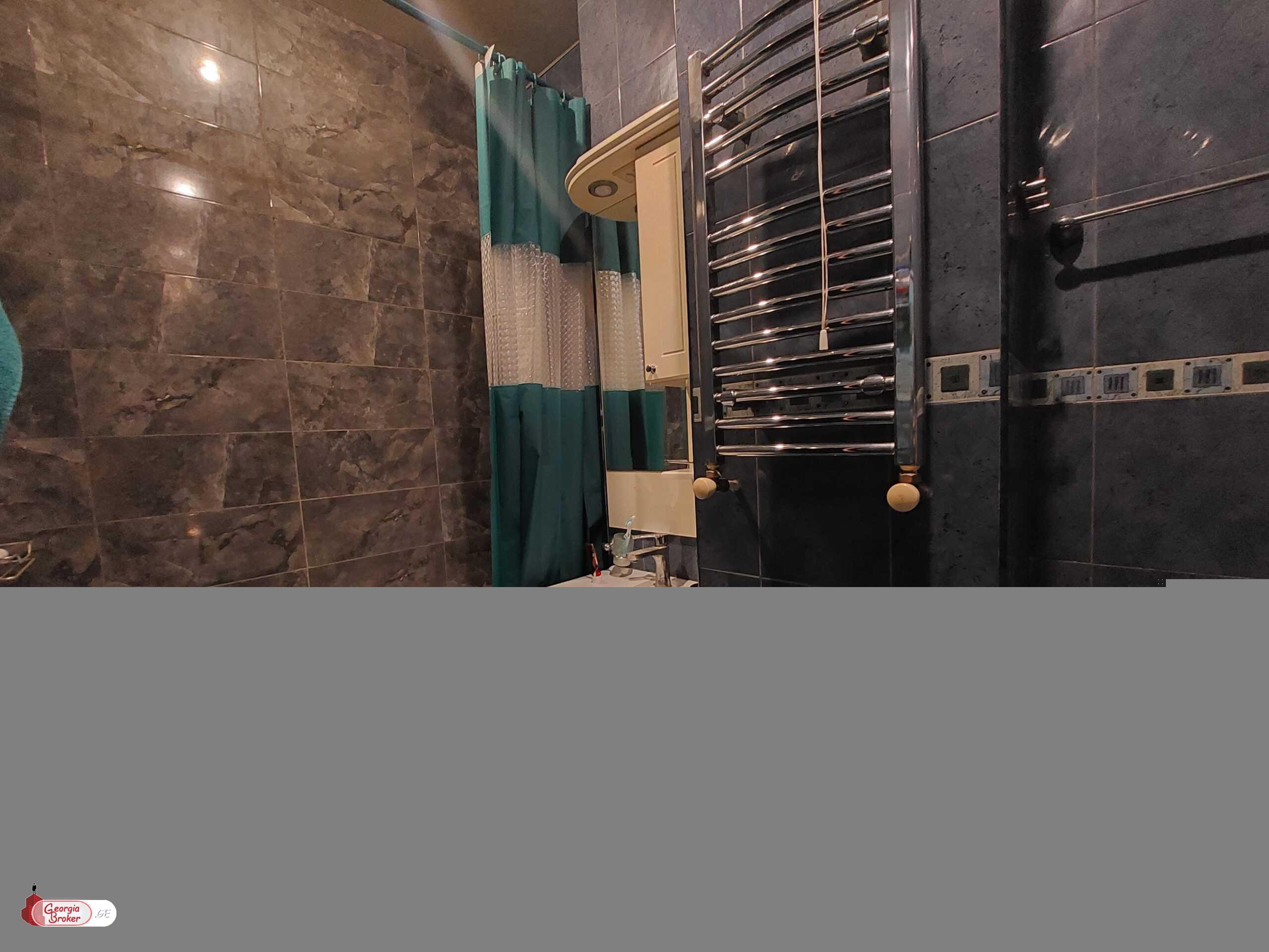 იყიდება ახალი გარემონტებული 5 ოთახიანი ბინა